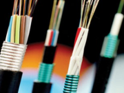 Suoraan haudattujen optisten kaapelien tehostettu analyysi: ominaisuudet, sovellusvaikutukset, valinta, asennus, ja ylläpitohoito